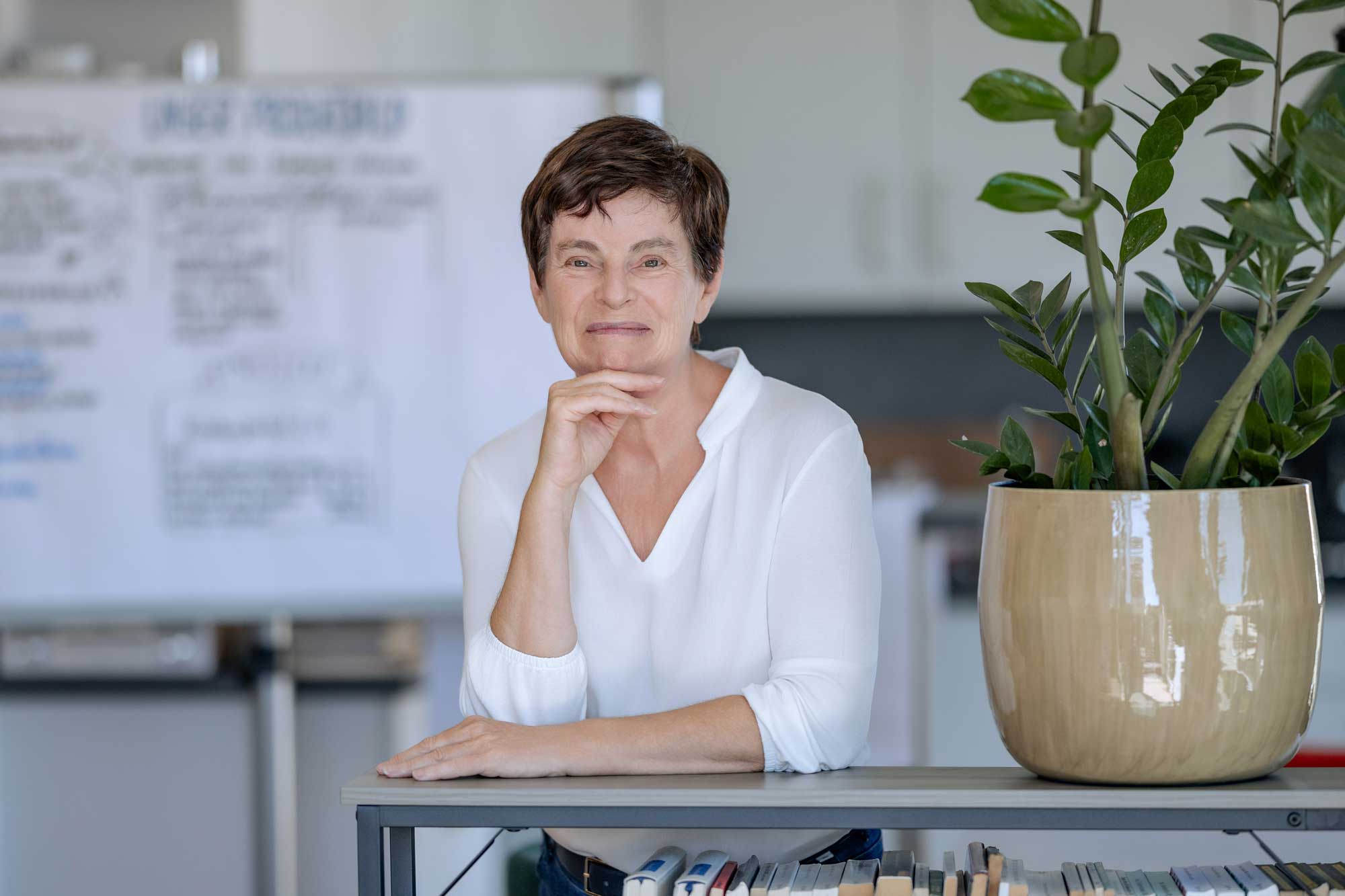 Sabine Peipe im Büro